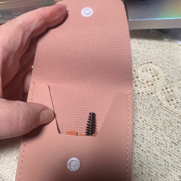 8 piece Makeup Brush Set in pink - Picture 3 of 4